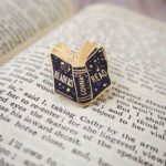 Readers Gonna Read | Enamel Pin - Image 3